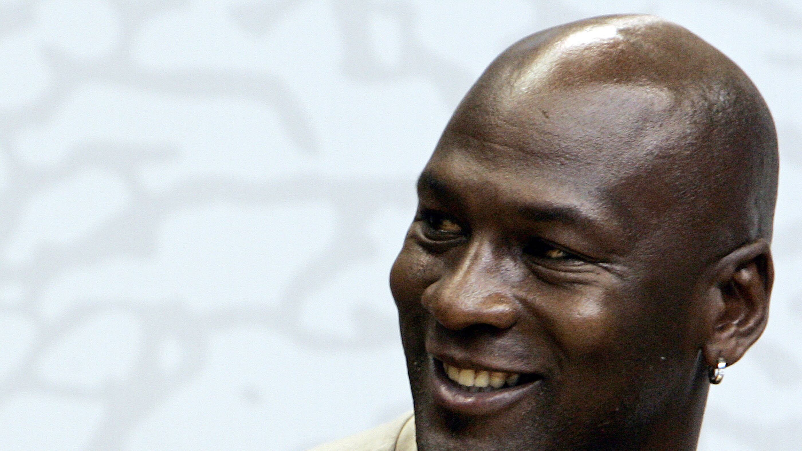 VIDEO: Michael Jordan sorprende al capturar pez de 200 kilos