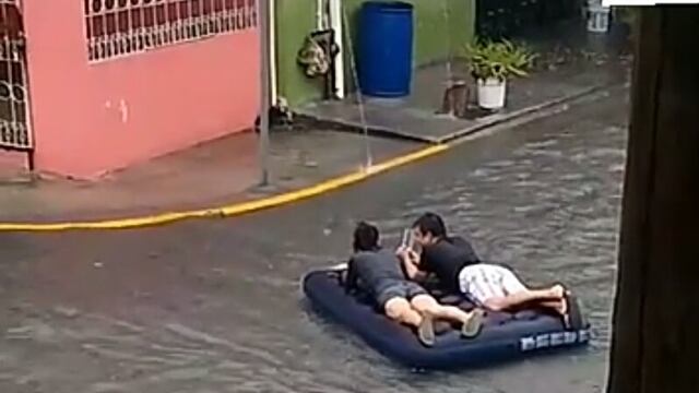Video viral de pareja en colchón inflable