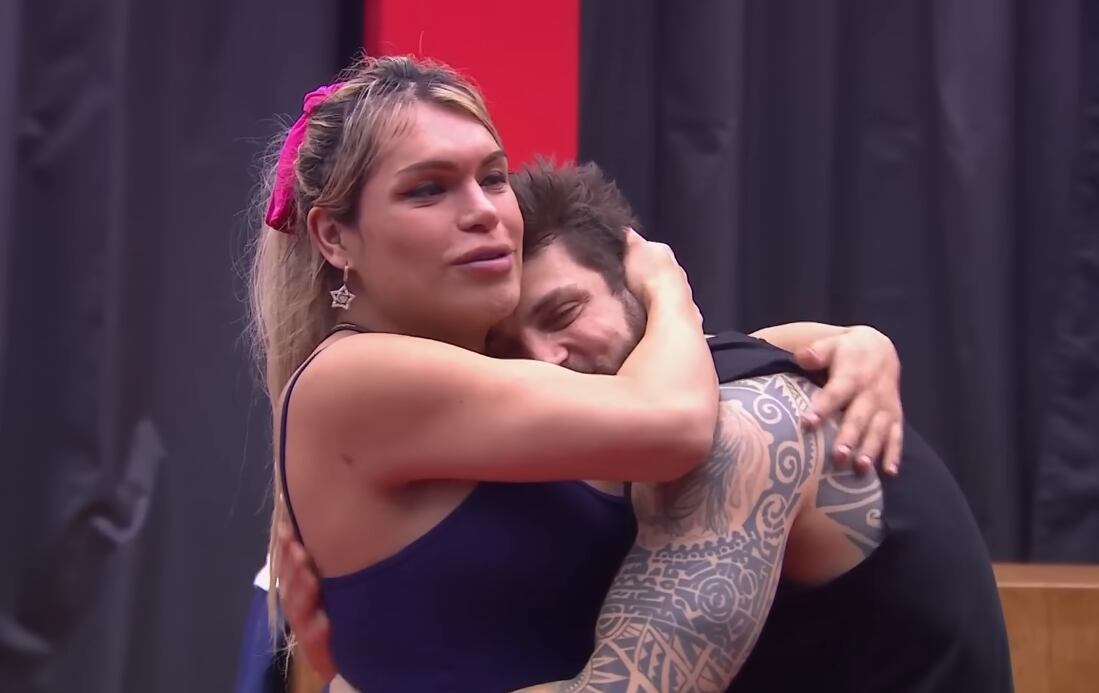Wendy Guevara le muestra apoyo a Nicola Porcella para que diga su orientación sexual.