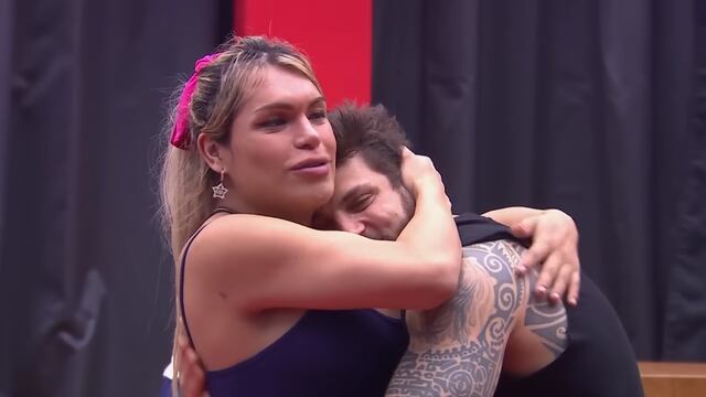 Wendy Guevara le muestra apoyo a Nicola Porcella para que diga su orientación sexual.