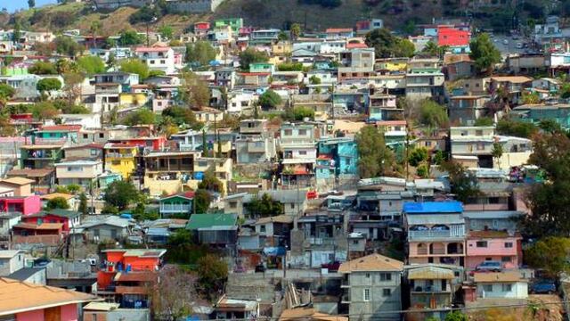 Y fue así que quedamos a medios chiles... Expuestos al crecimiento anárquico de las manchas urbanas.