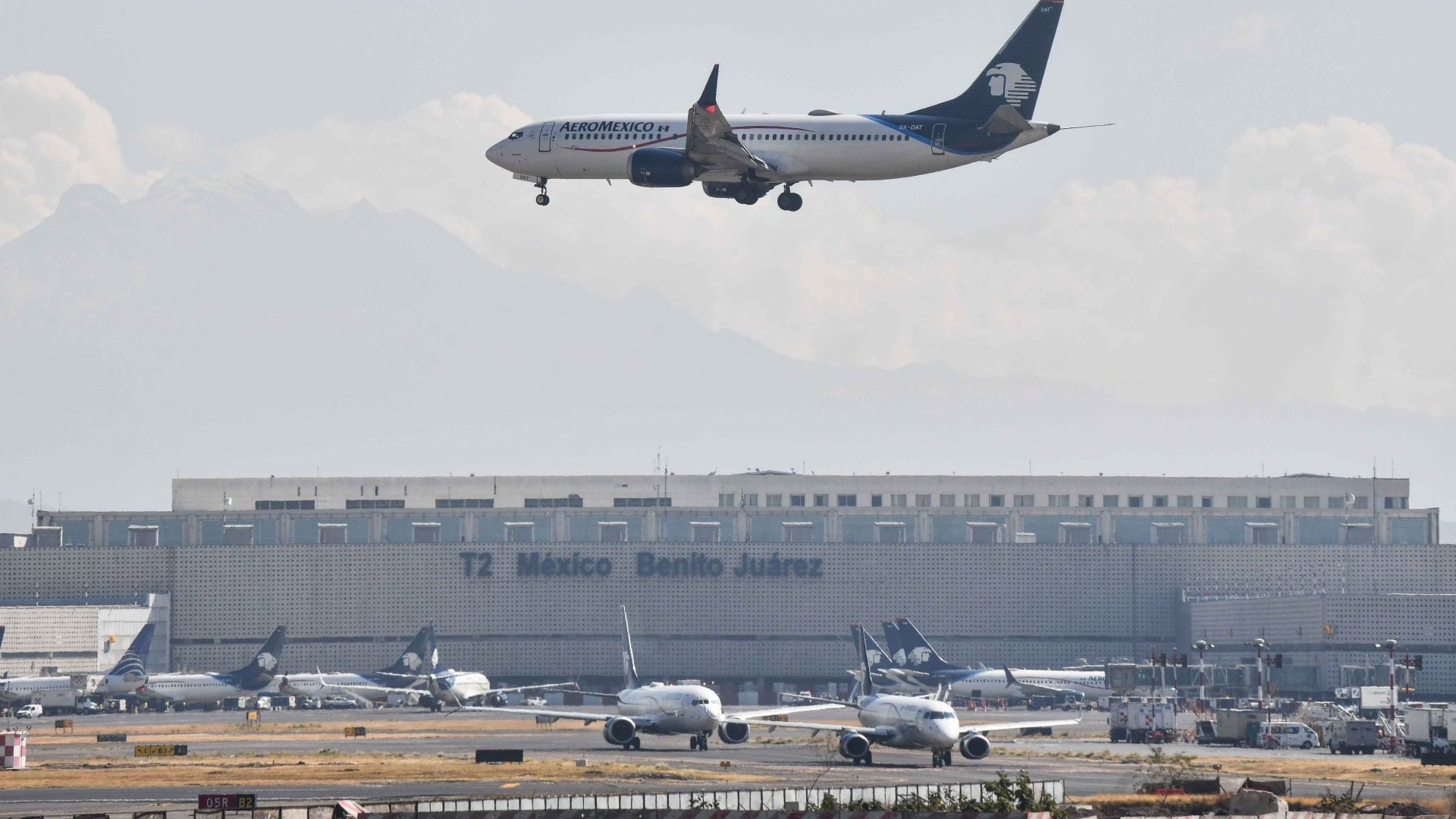 Aeroméxico publica política para suspensión y reasignación de vuelos por lluvia en CDMX hasta el 13 de agosto