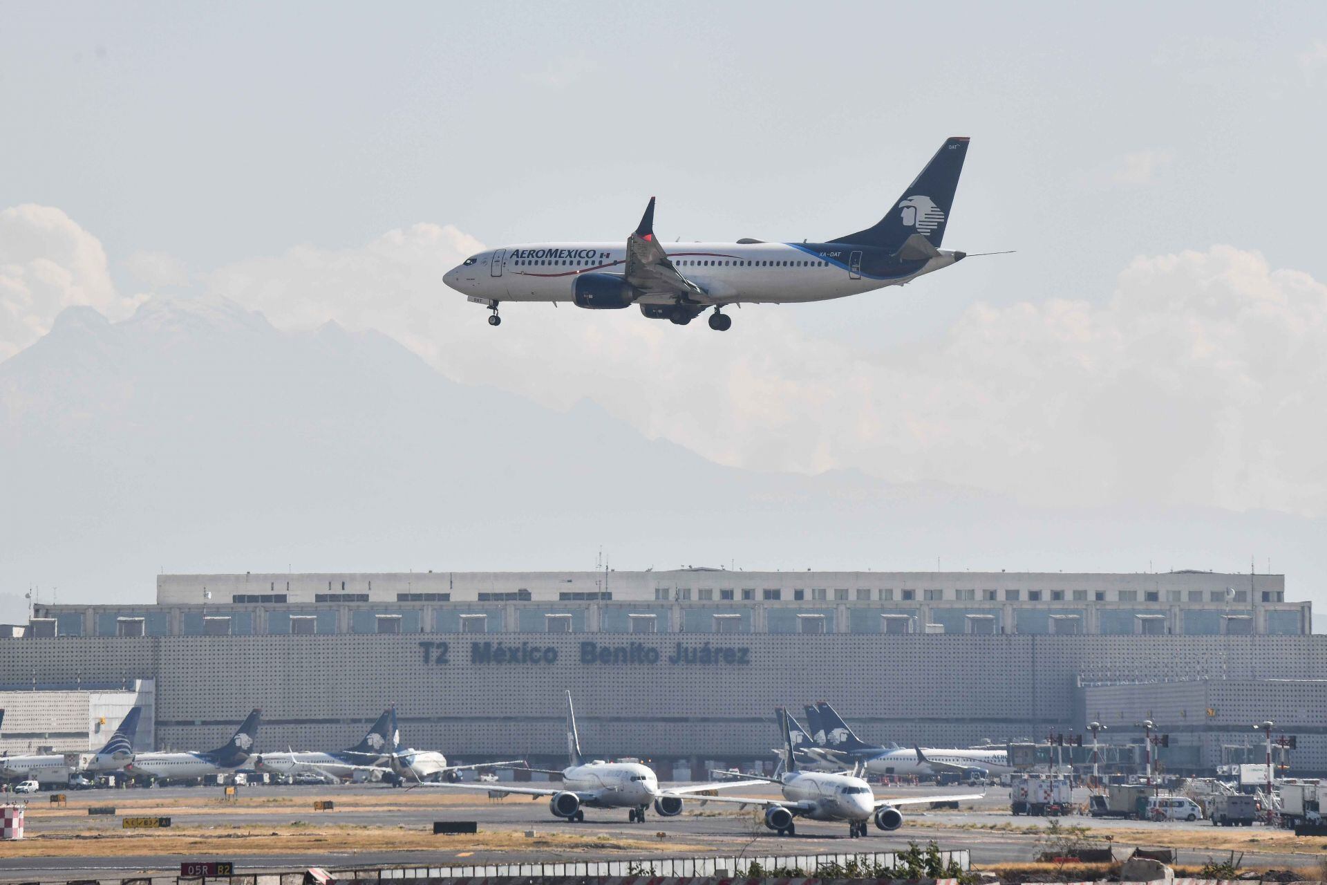 Aeroméxico publica política por suspensión o reasignación de vuelos por lluvias en CDMX