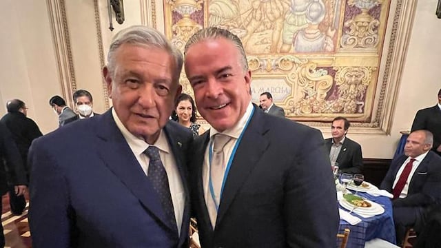 AMLO y Raúl Rocha Cantú