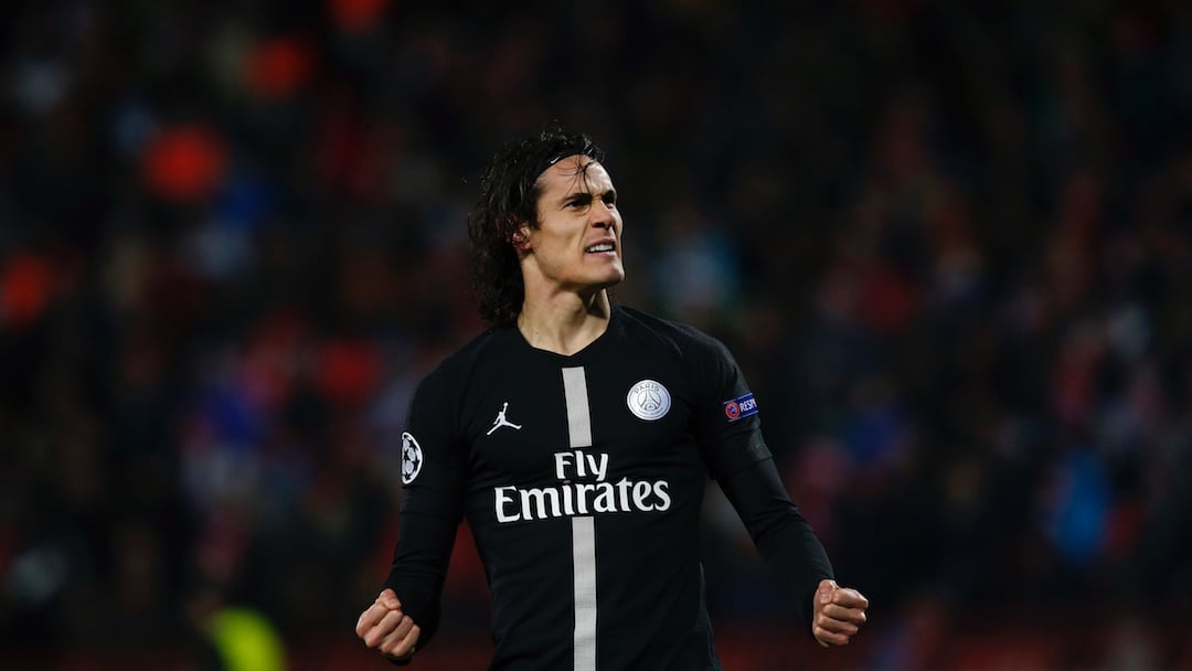 Cavani celebra el triunfo parisino