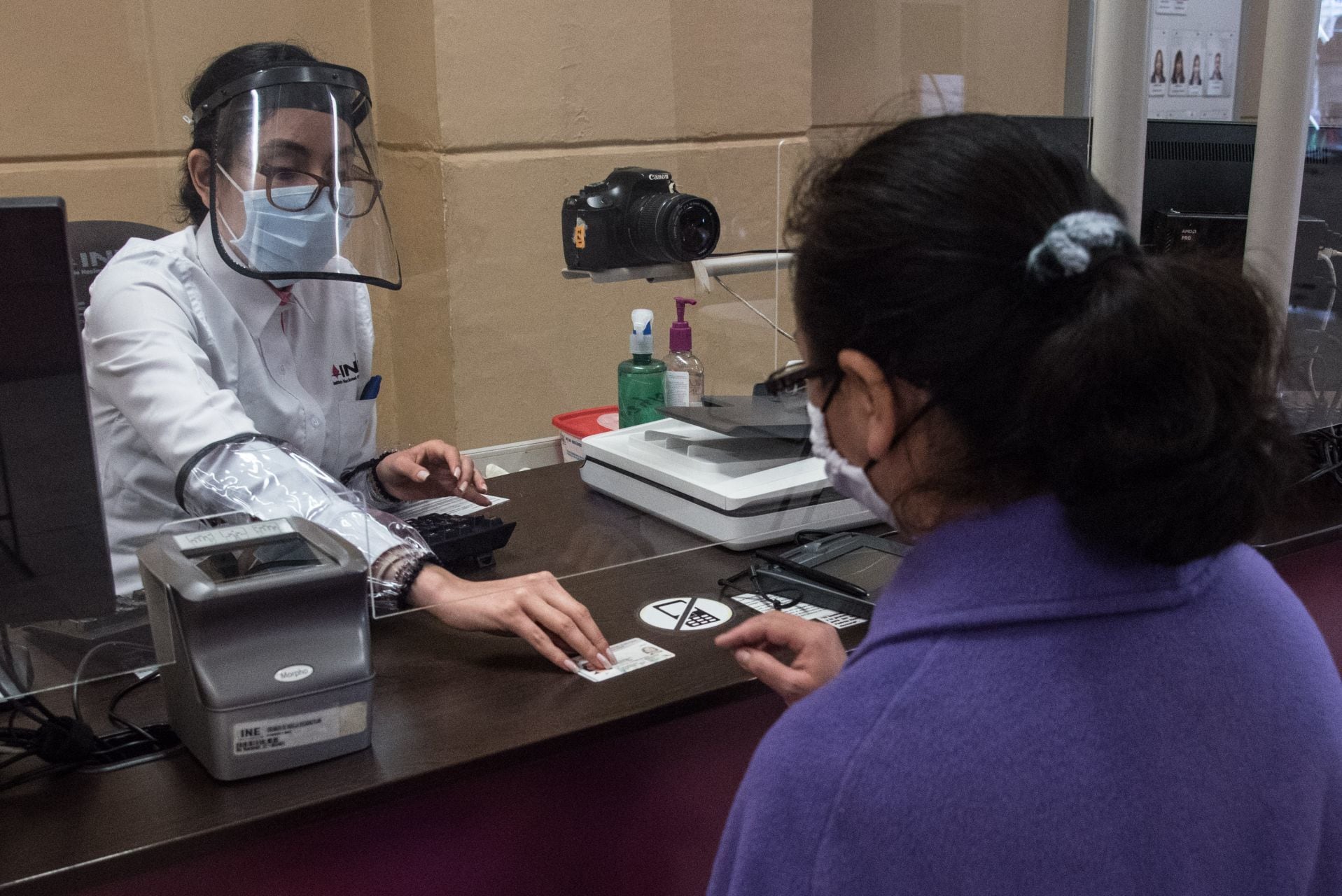 Trámite de la credencial para votar del INE