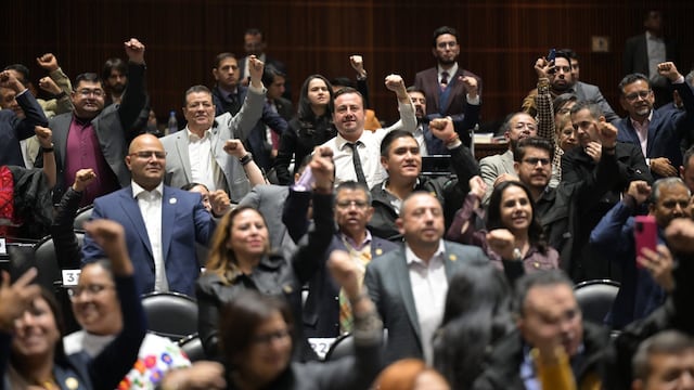 Diputados de Morena reciben bono navideño