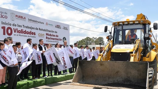 Alejandro Armenta inició rehabilitación con asfalto entregado por Pemex