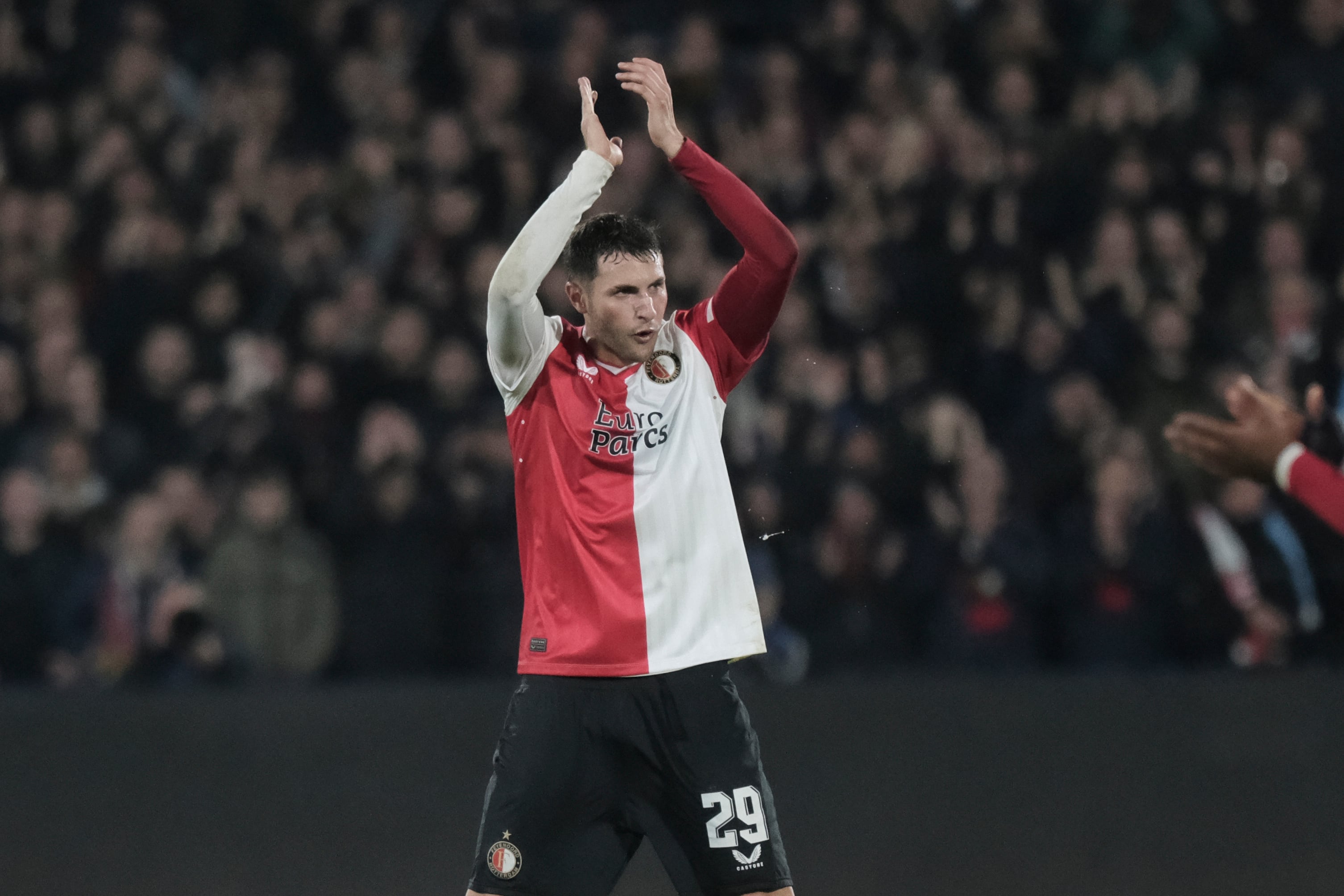 Santiago Giménez.