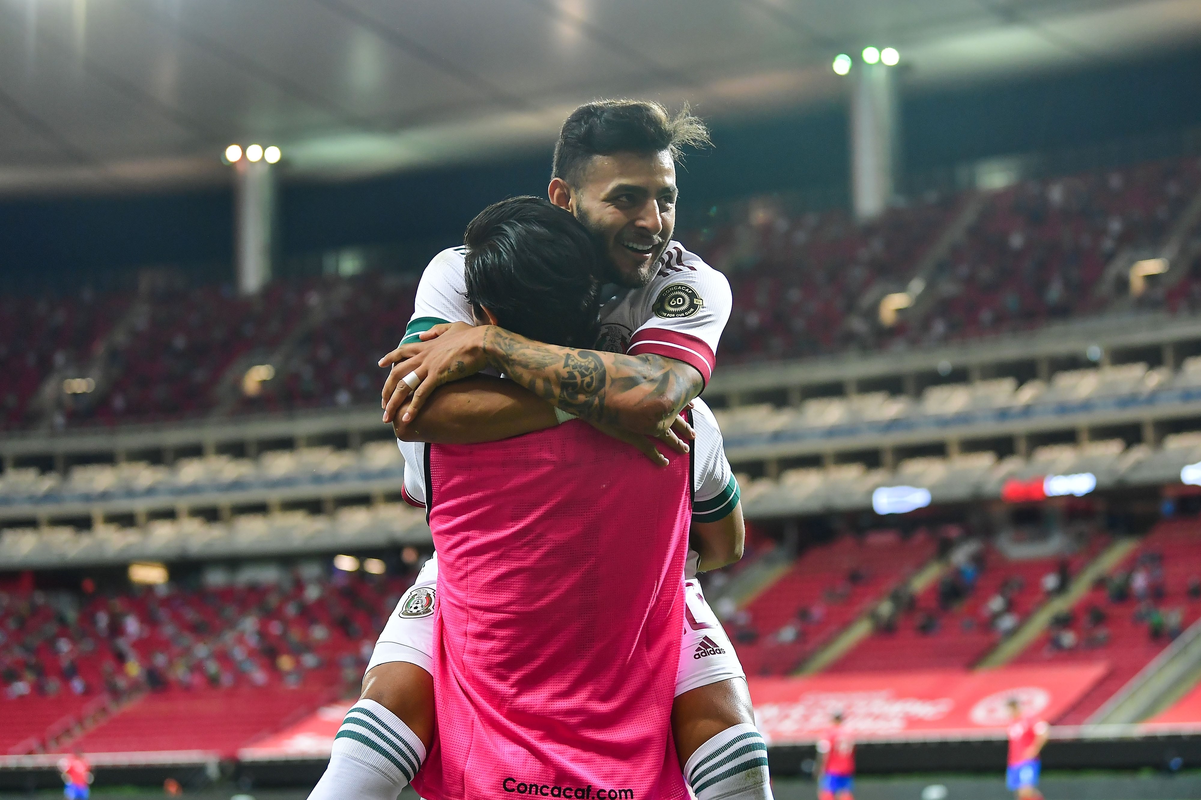 Alexis Vega festeja gol