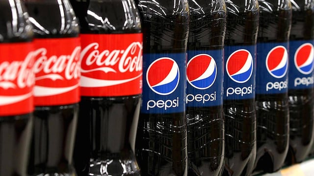 Una exempleada de Coca-Cola habría intentado vender la fórmula su competencia Pepsi, desatando una operación encubierta por la FBI.