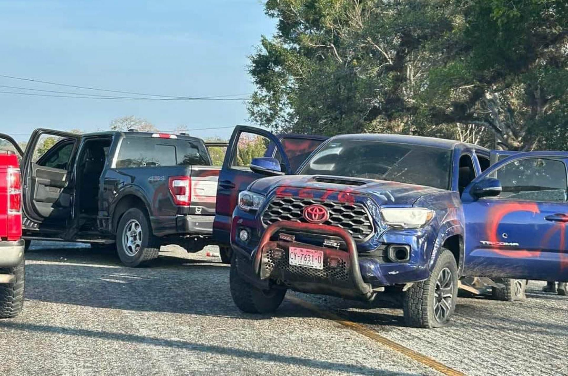 Reportan bloqueos y balacera en Berriozábal
