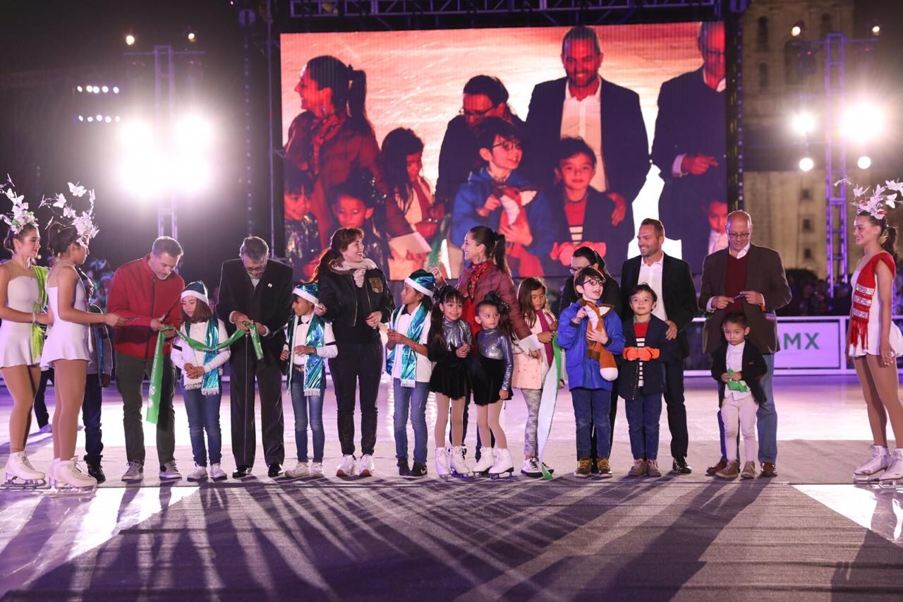 Claudia Sheinbaum durante la inauguración de la pista de hielo 'Ecologísssima' de a CDMX.