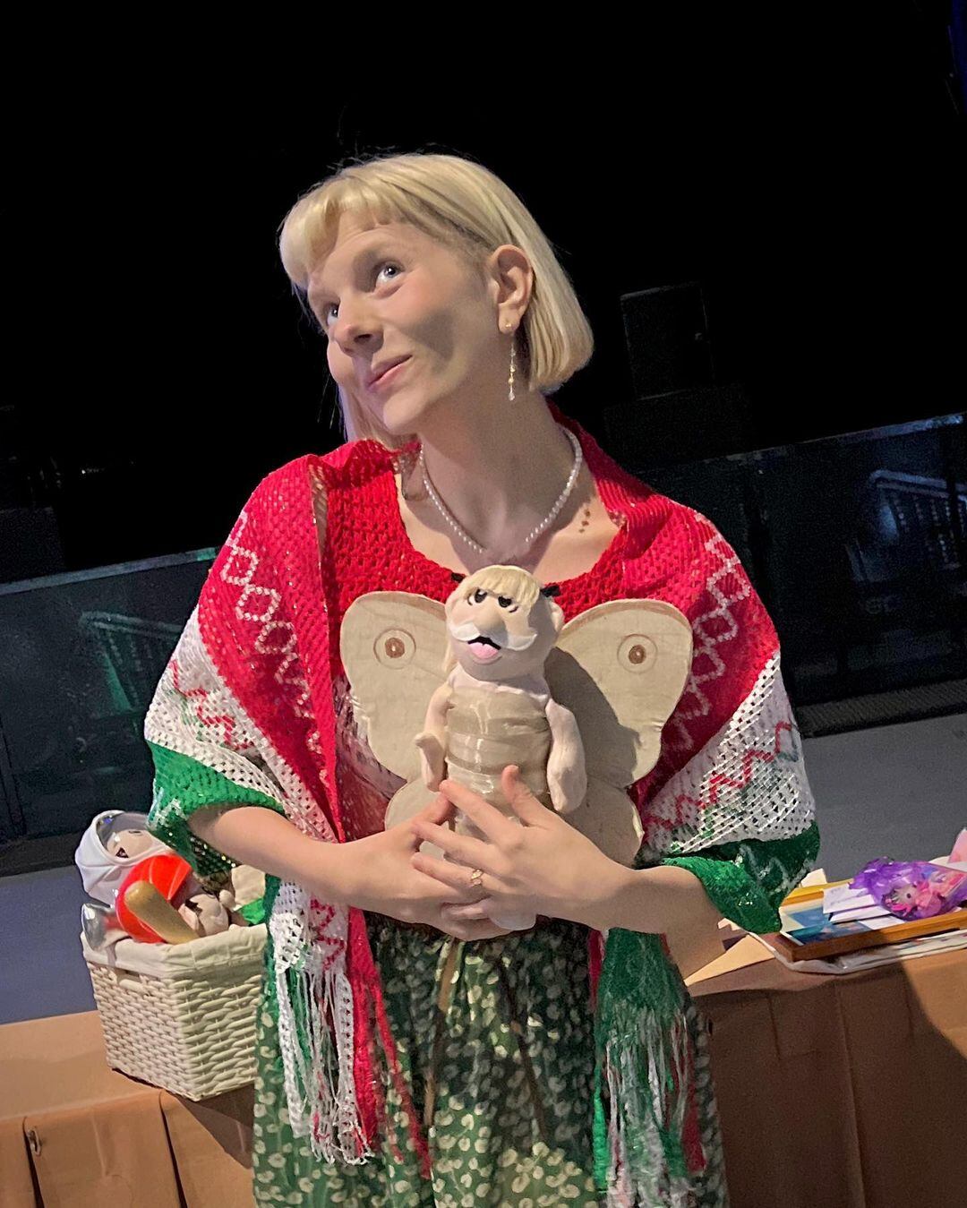 Aurora con Simi peluche