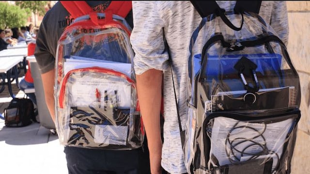 Estudiantes de secundaria en Michoacán pelean; una queda tendida en el suelo y es hospitalizada