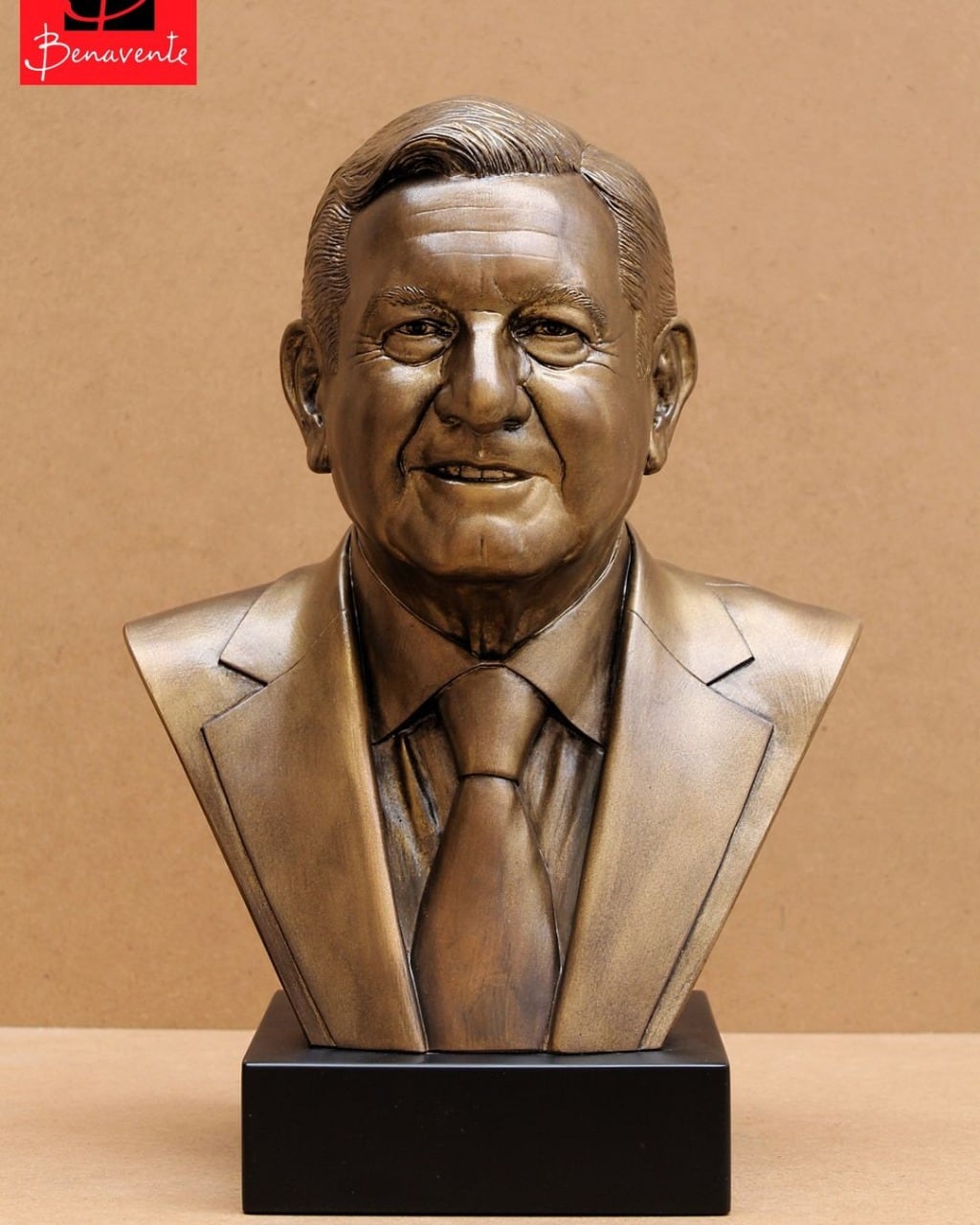 Escultura de AMLO