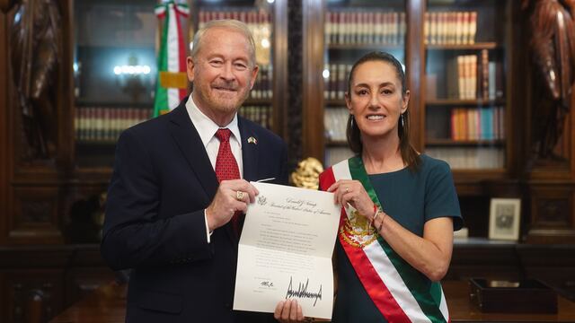 Claudia Sheinbaum se reúne en Palacio Nacional con Ronald Johnson, embajador de Estados Unidos