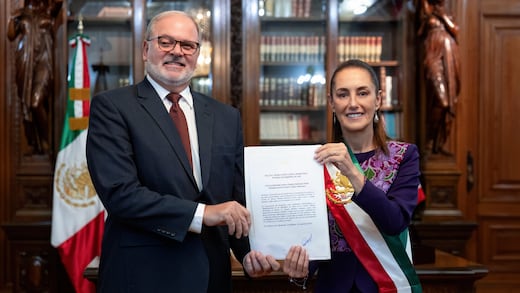 Sheinbaum resalta la hermandad de México en encuentro con embajadores