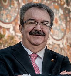 Fernando Alberto Lázaro Serrano Migallón, ganador del Premio Nacional de Artes y Literatura 2021