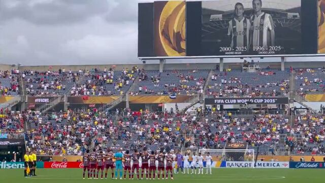 Jugadores lloran en minuto de silencio dedicado a Diogo Jota durante el Mundial de Clubes.