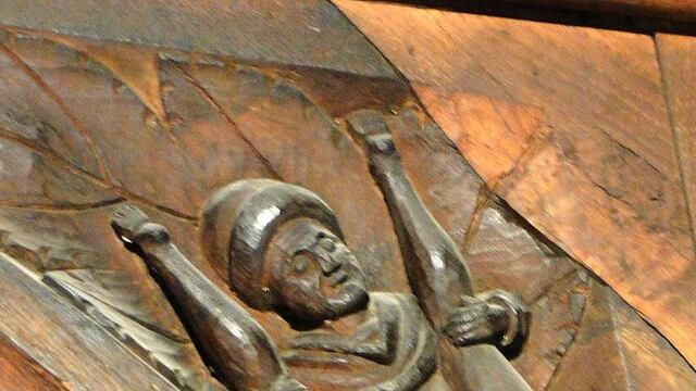 Esta figura tallada en madera fue descubierta en una Iglesia