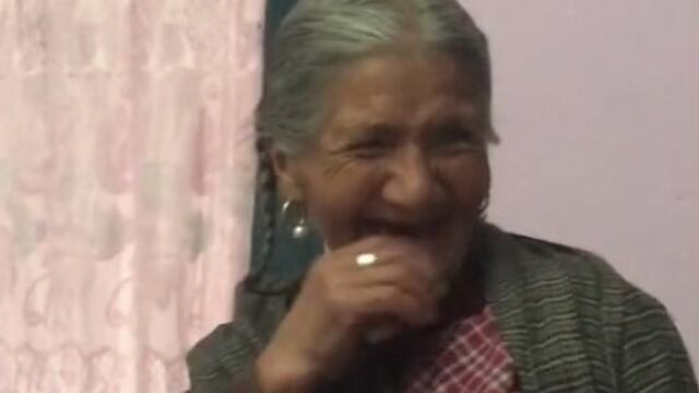 Abuelita le pide a Alexa rezar el rosario