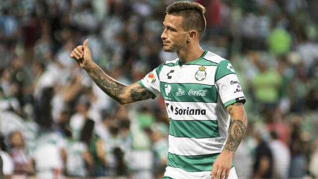 Lozano en un partido de Santos