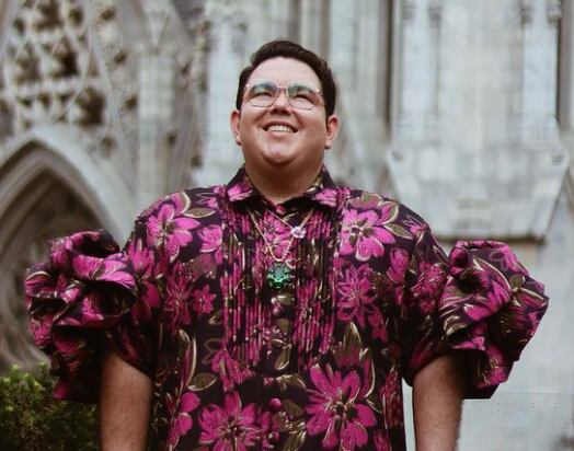 Carlos Pineda, diseñador que creó el vestido de Beatriz Gutiérrez