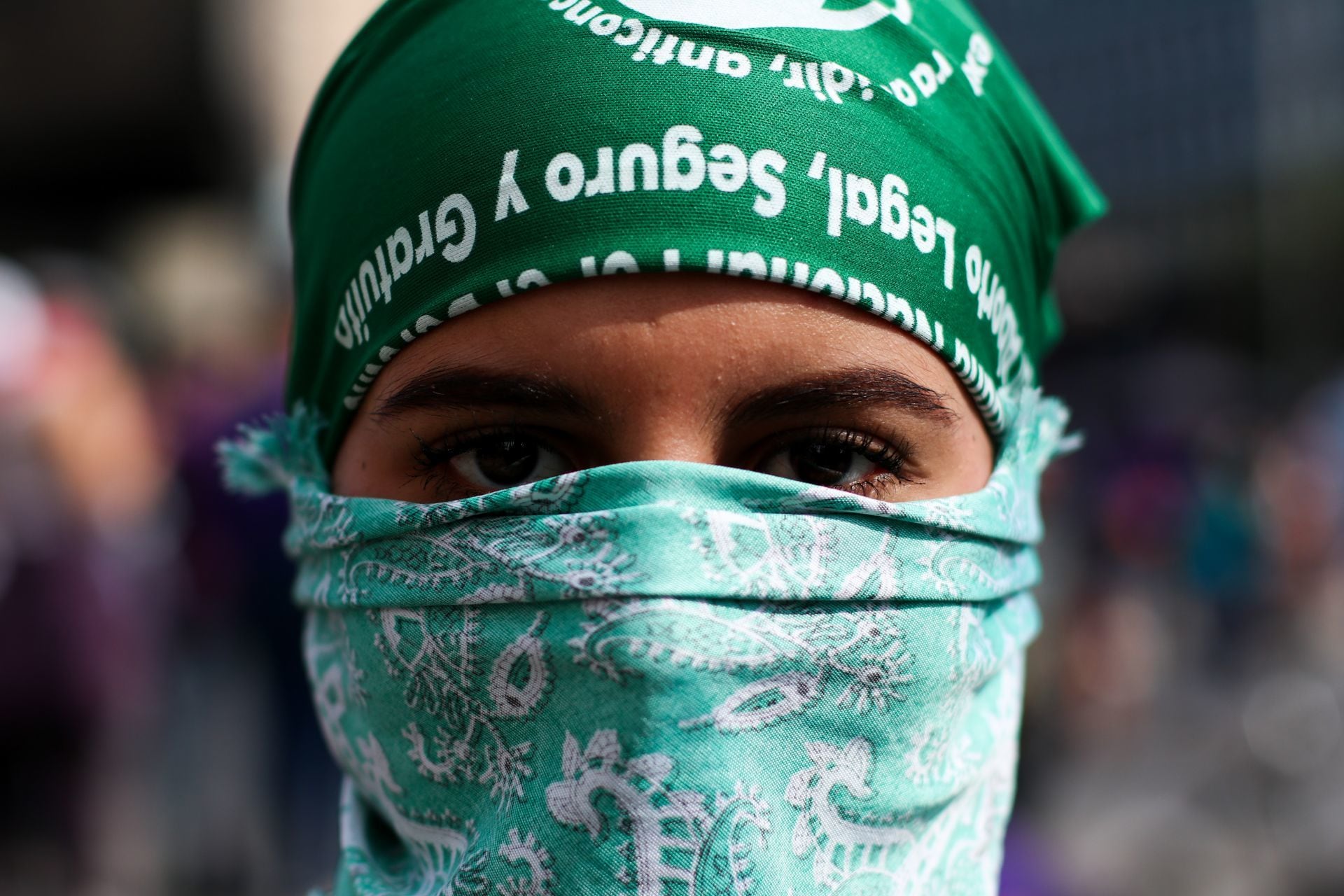Mujer en una marcha del 8M