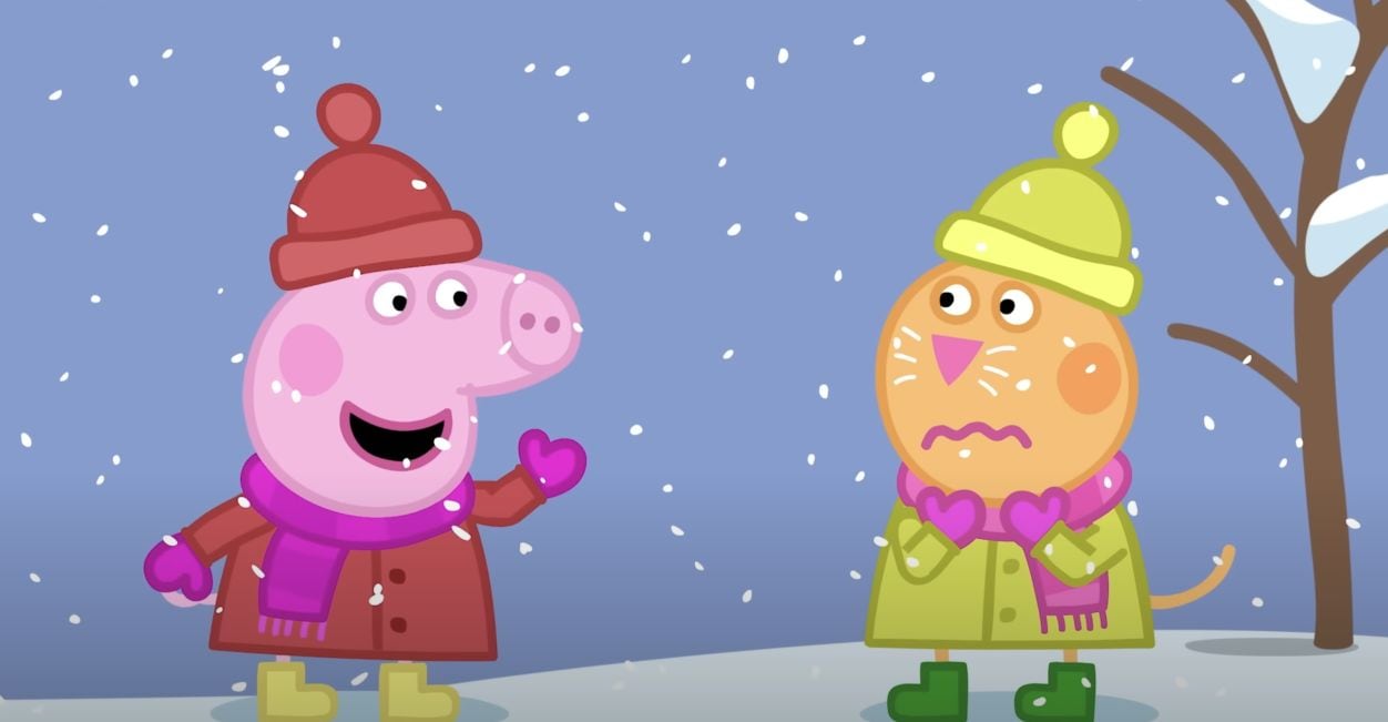 Peppa Pig y Candy Gato juegan en la nieve