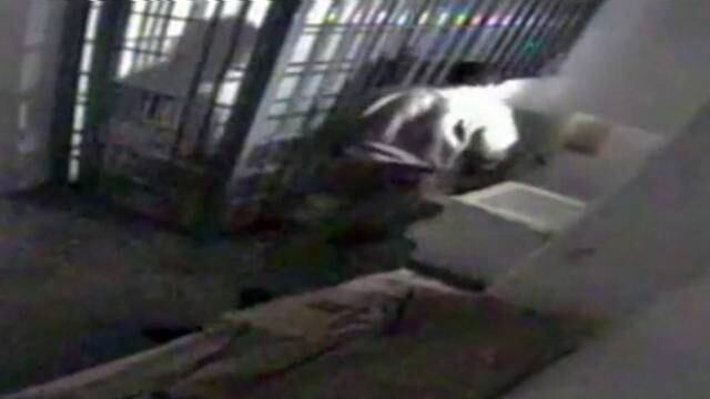 En la celda se escuchaban ruidos de martillazos y perforadora, sin que los custodios hicieran algo.