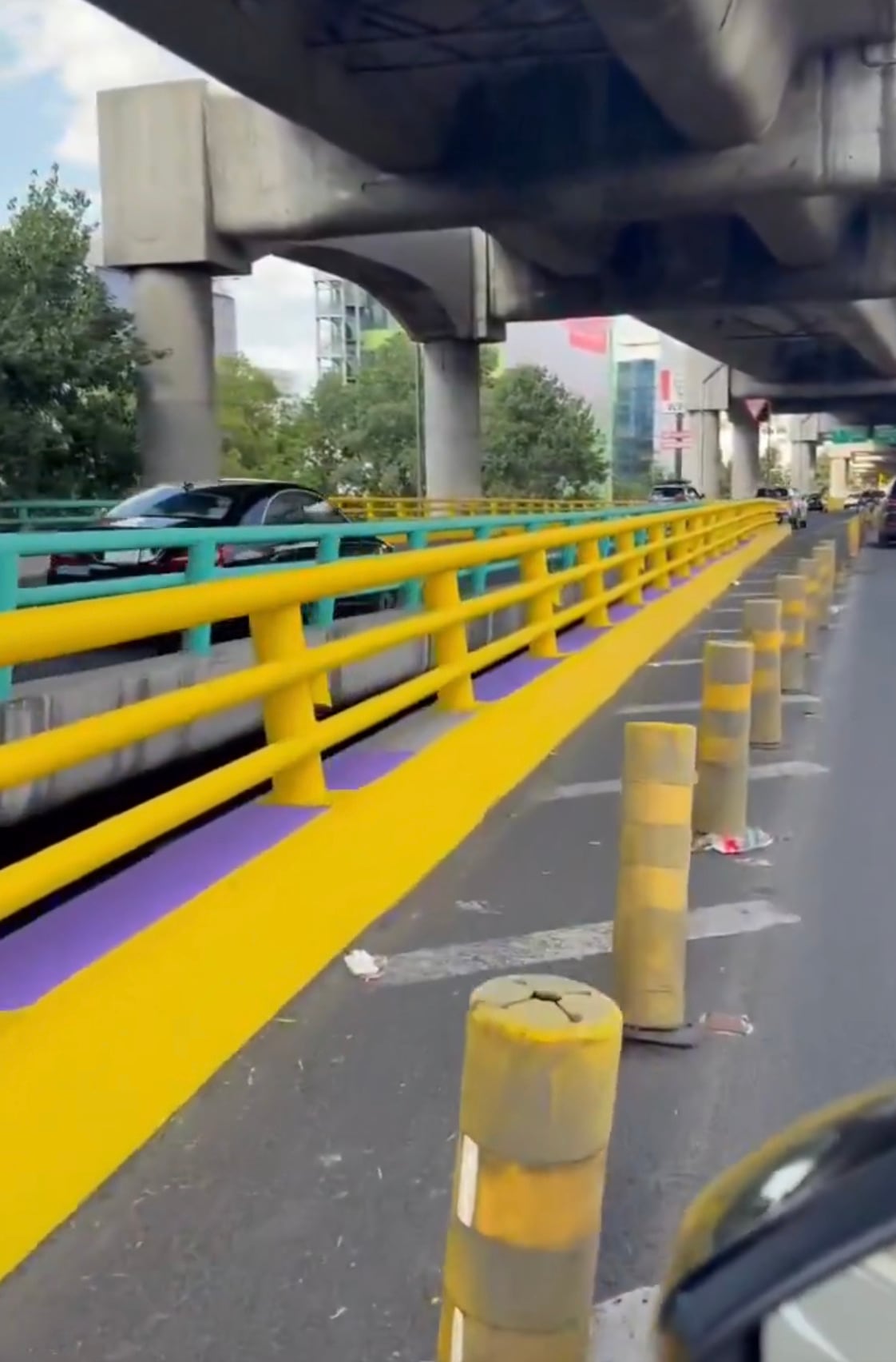 El morado desaparece de puentes y vialidades de la CDMX