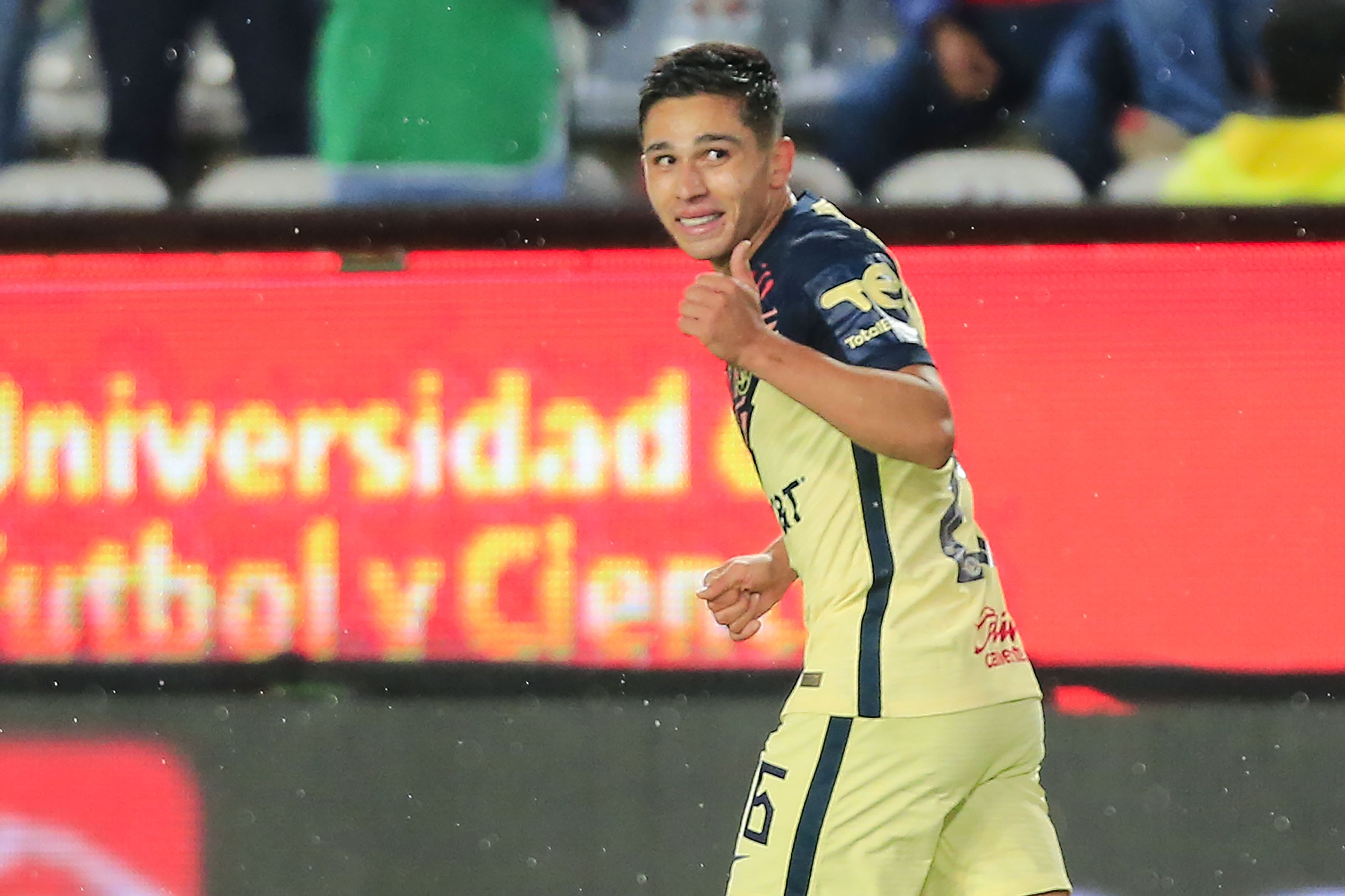 Salvador Reyes en un partido del América