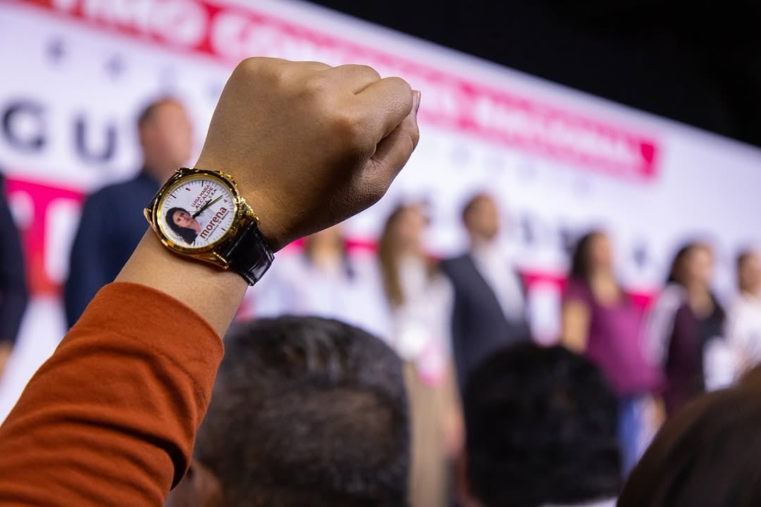 El reloj en las fotos de la galería en Instagram de Luisa María Alcalde Luján por la renovación de la dirigencia de Morena del 22 de septiembre de 2024