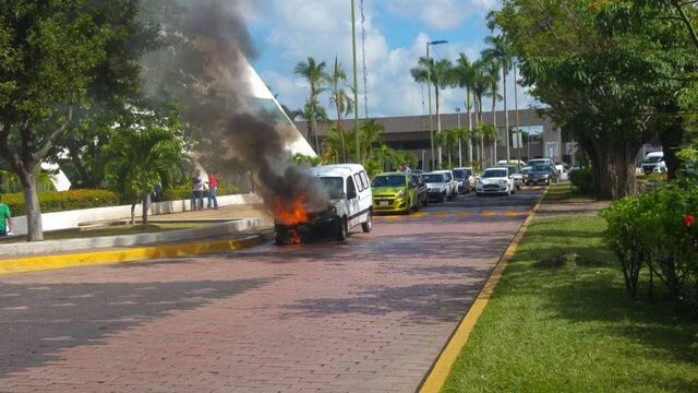 Camioneta incendiada.