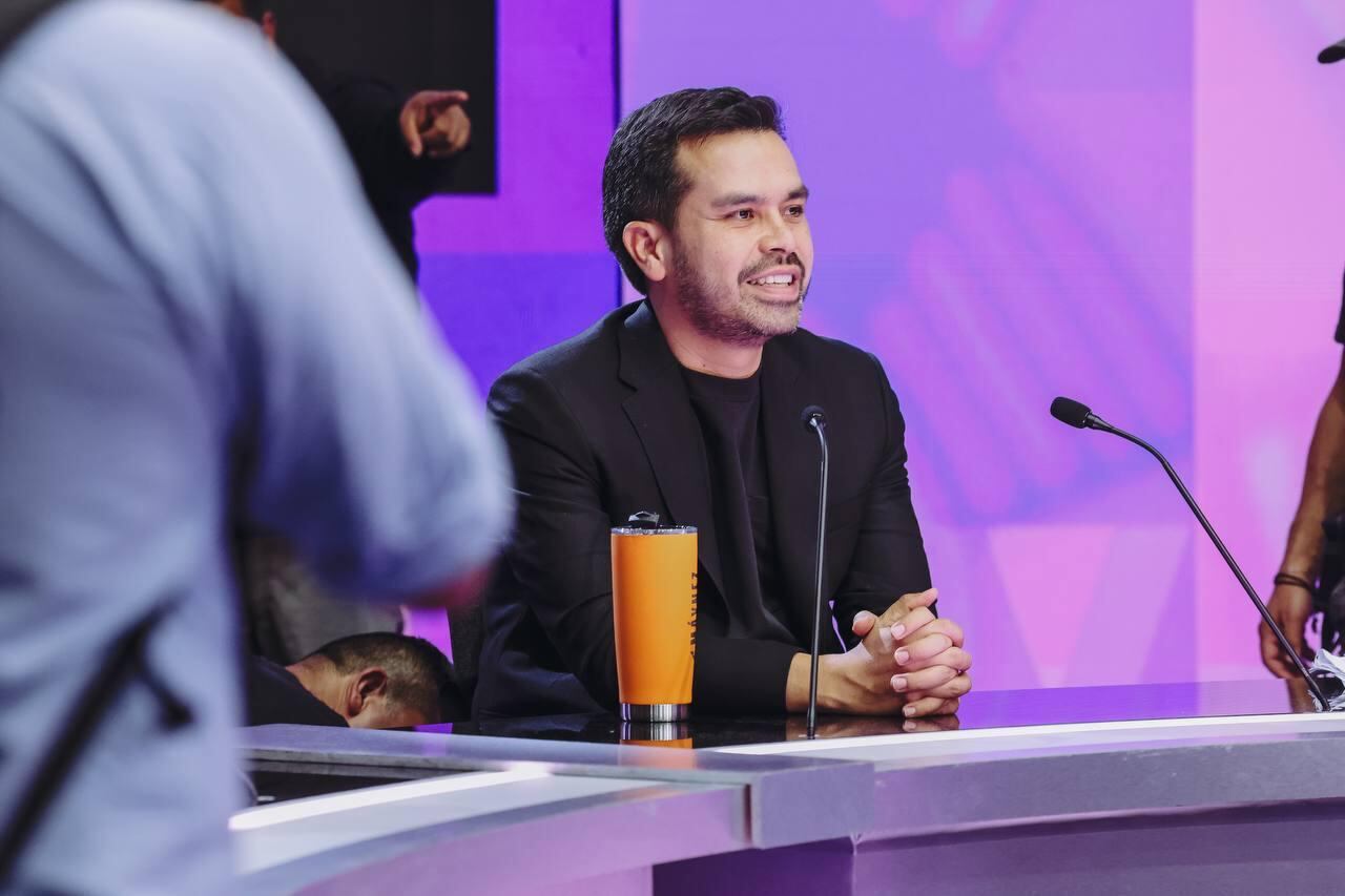 Jorge Álvarez Máynez acude al ensayo del primer debate