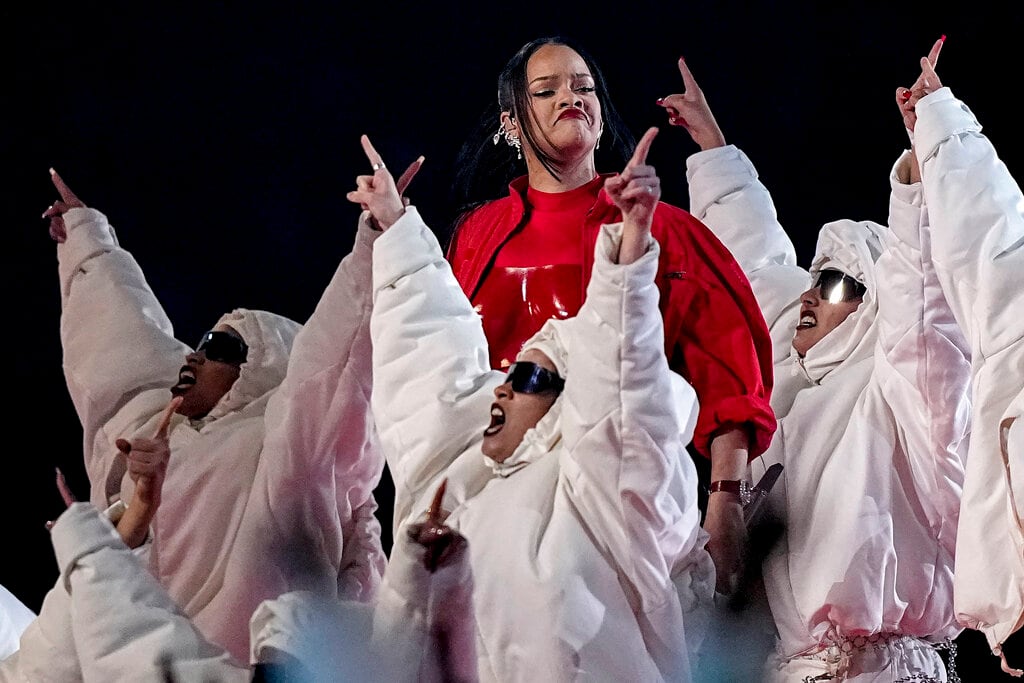 ¿Hay un detrás en el show de Rihanna en el Super Bowl LVII? Esta es la teoría.