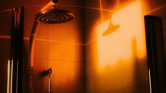 Adulto mayor muere tras bañarse con agua hirviendo en hotel de Estados Unidos