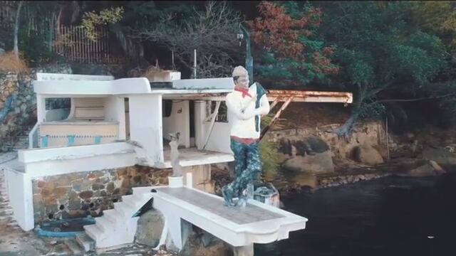 Casa con estatua de 'Cantinflas' en Acapulco