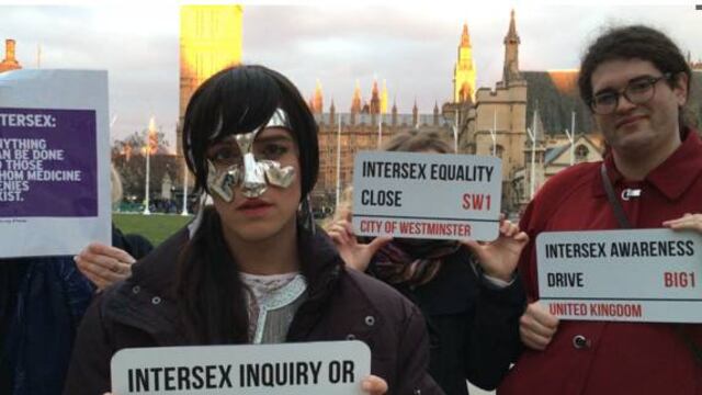 Ela Xora en una manifestación contra la mutilación genital femenina.