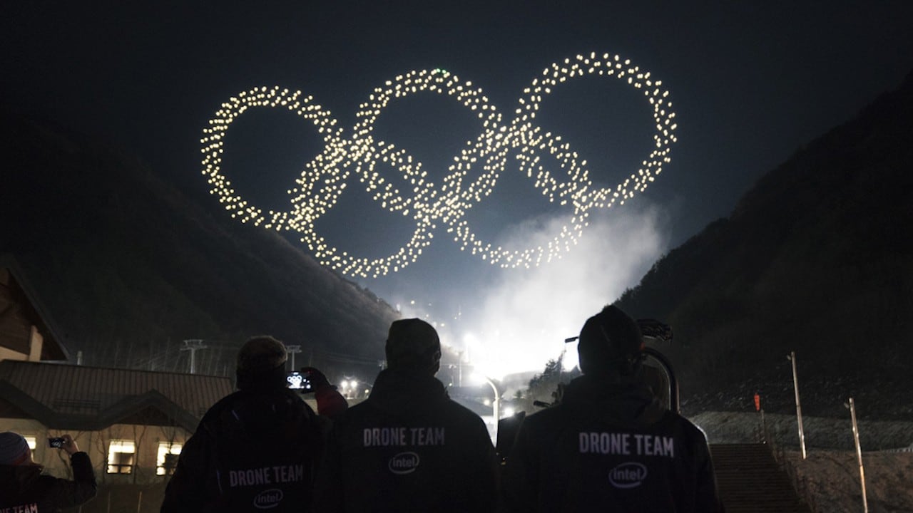 Los drones de Intel formaron los anillos olímpicos durante la ceremonia de apertura de los Juegos de Invierno PyeongChang 2018.