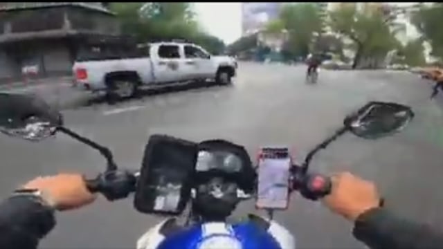 VIDEO: Camioneta atropella a ciclista en CDMX y se da a la fuga; circulaba a exceso de velocidad