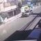 VIDEO: Pareja es atropellada por una camioneta en Iztacalco