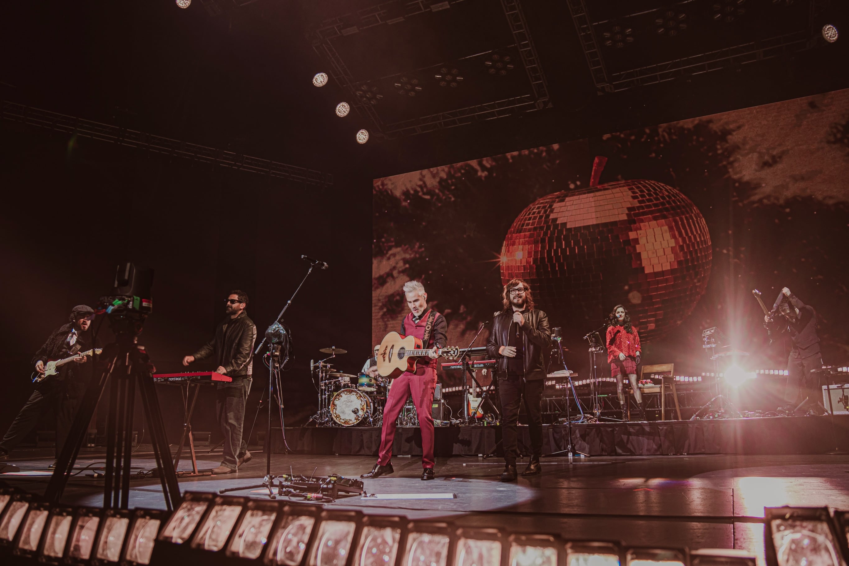 Jonathan Meléndez con La Gusana Ciega en concierto.