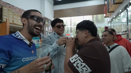 El video de Abraham Luna de Grupo Firme rompiendo un carísimo huevo de Louis Vuitton en YouTube