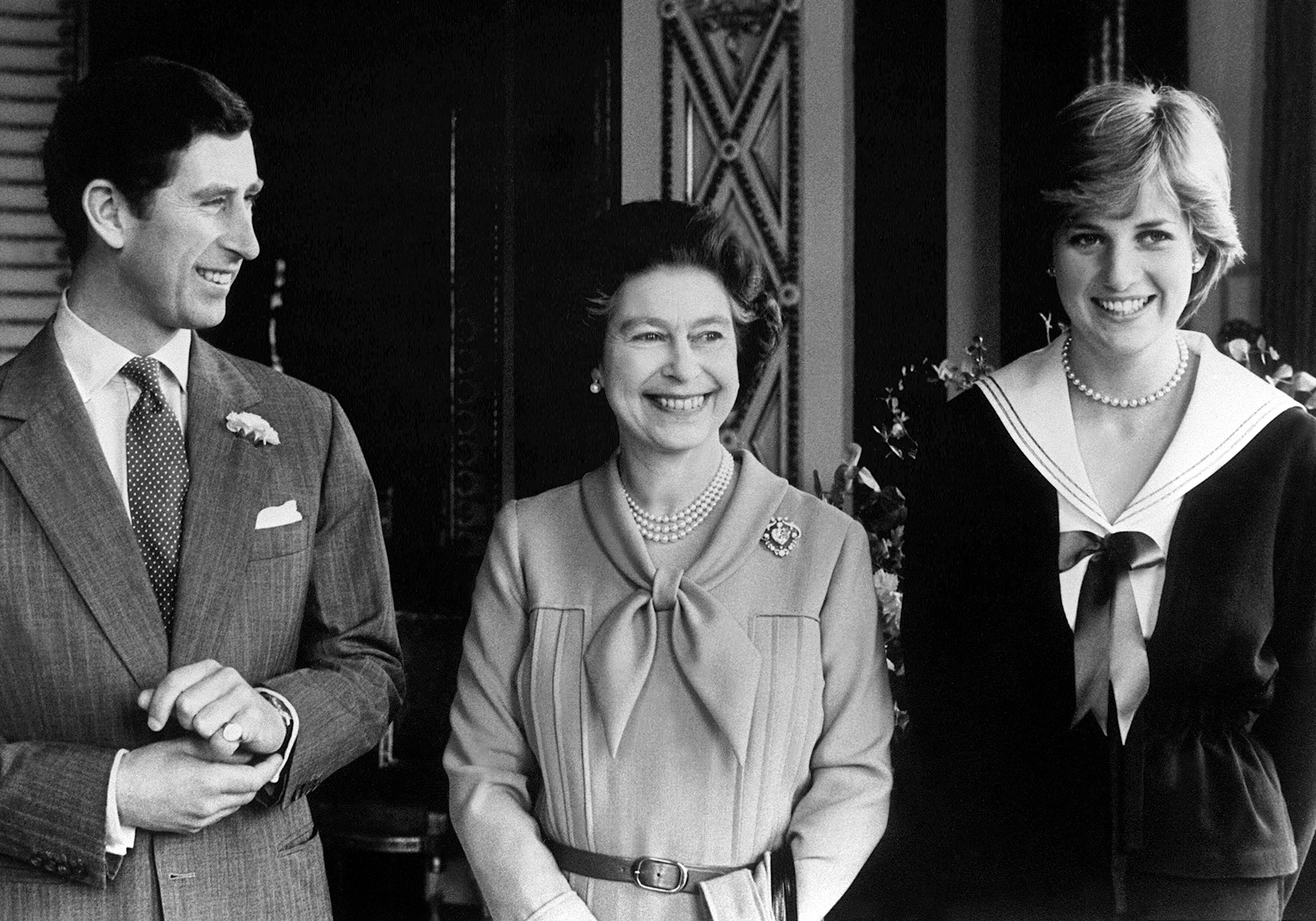 (ahora) Rey Carlos III, reina Isabel II, princesa Diana de Gales
