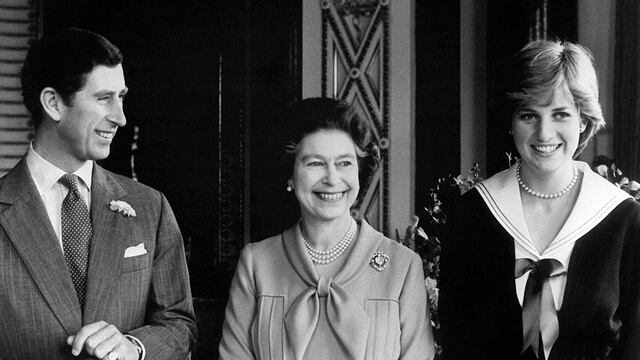 (ahora) Rey Carlos III, reina Isabel II, princesa Diana de Gales