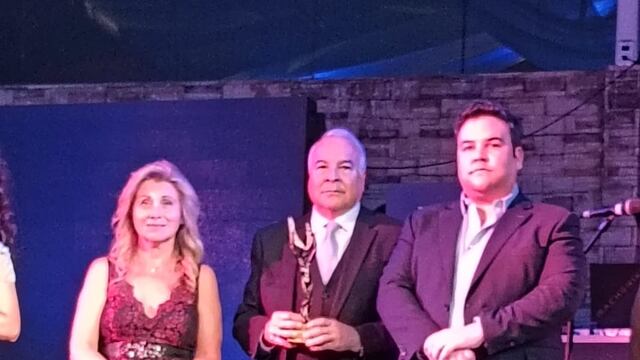 Fundación Eva de Camou recibe “Palmas de Oro”