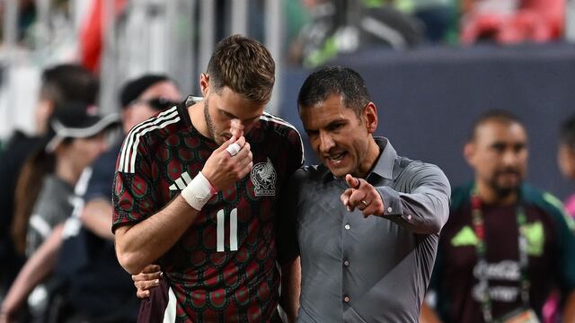 Santiago Giménez con Jaime Lozano