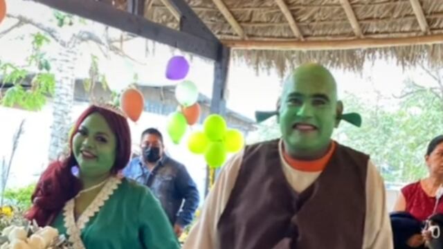 Novios se casan disfrazados de Shrek y Fiona